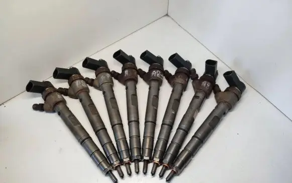 Audi A8 S8 D3 4E Fuel injector 057130277M 057130227