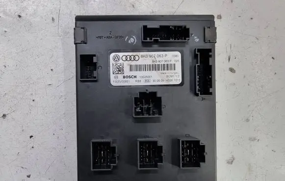 Audi A4 S4 B8 8K Comfort/convenience module 8K0907063P 10025001 F005V00851