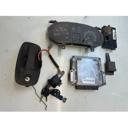 Opel Vivaro Engine control unit/module 0281010633 8200051609 8200179842