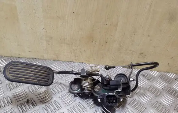 Toyota RAV 4 (XA20) Accelerator throttle pedal 7801042010C