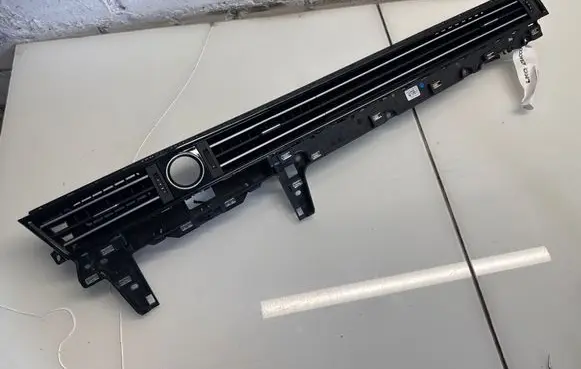 Volkswagen PASSAT B8 Dash center air vent grill 3G1858416