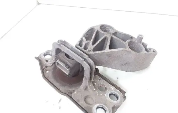 Nissan X-Trail T31 Engine mount bracket F6036100