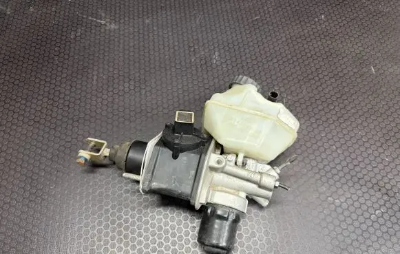 Mercedes-Benz E W211 Master brake cylinder A2114300302 0204251302