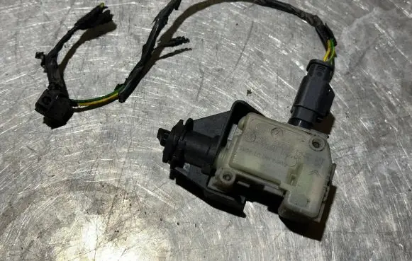Peugeot 508 Fuel tank cap lock motor 9651690280