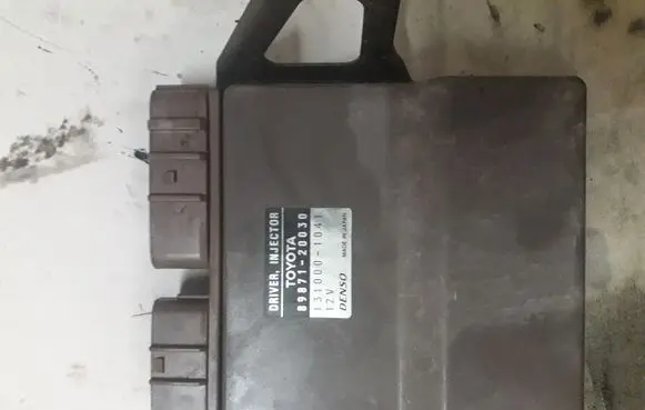 Toyota Avensis Verso Fuel injection control unit/module 8987120030