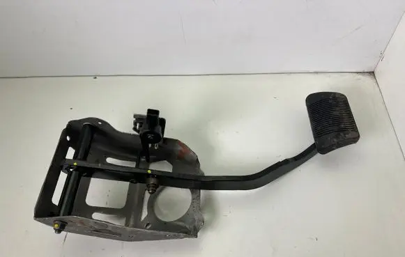 Ford Mustang V Brake pedal