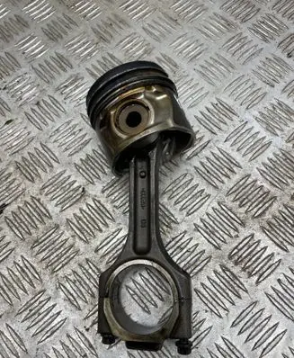 KIA Sportage Piston with connecting rod 