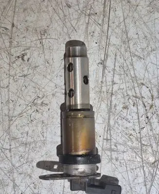 BMW 5 E60 E61 Camshaft vanos timing valve 7516293
