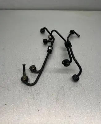 Fuel injector supply line/pipe