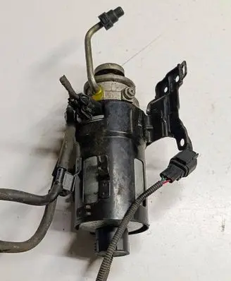 Hyundai i30 Fuel filter bracket/mount holder F2400050