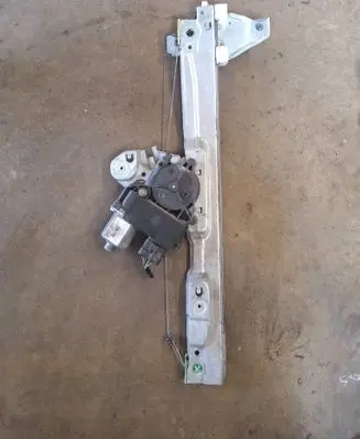 Peugeot 308 SW Front door electric window regulator 9657247580 0130822369