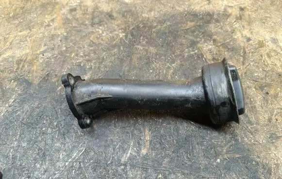Volkswagen Transporter - Caravelle T5 Oil fill pipe 070115308G