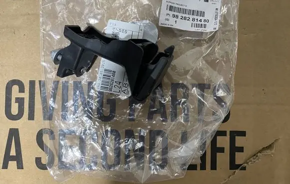 Headlight/headlamp mounting bracket