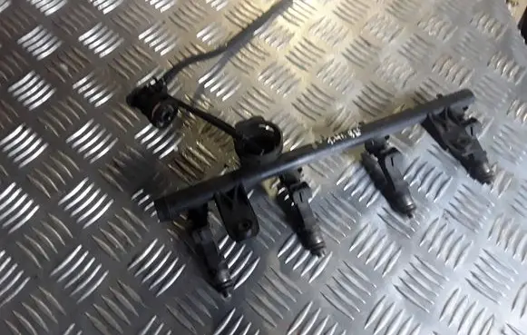 Dacia Logan I Fuel injectors set 7700274294 028158034