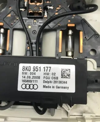 Audi A4 S4 B8 8K Front seat light 8T0947135B 025041932I 8K0951177