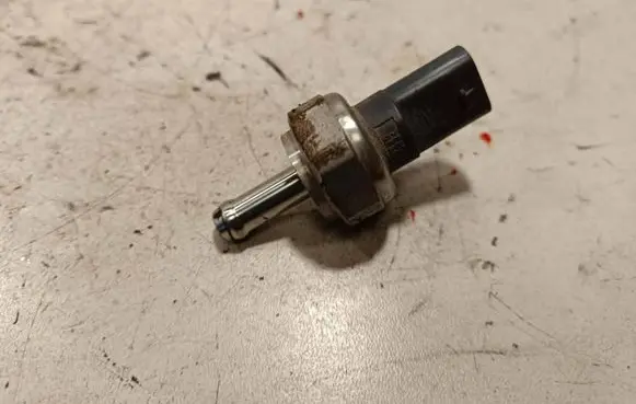 BMW X3 F25 Exhaust gas pressure sensor 8507634