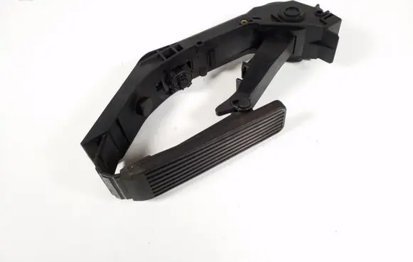 Mercedes-Benz CLS C219 Accelerator throttle pedal A2113000504