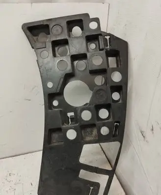 Front bumper mounting bracket