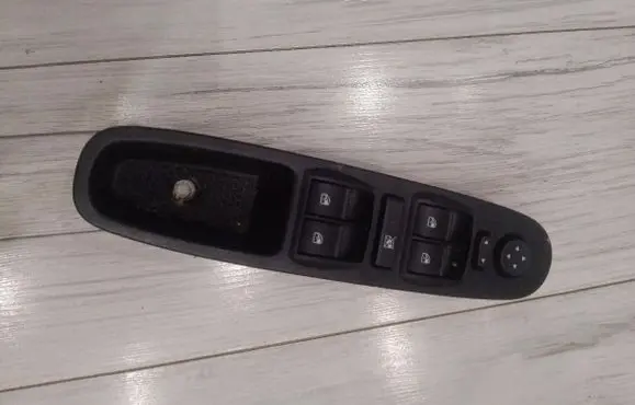 Lancia Ypsilon Electric window control switch 735531346