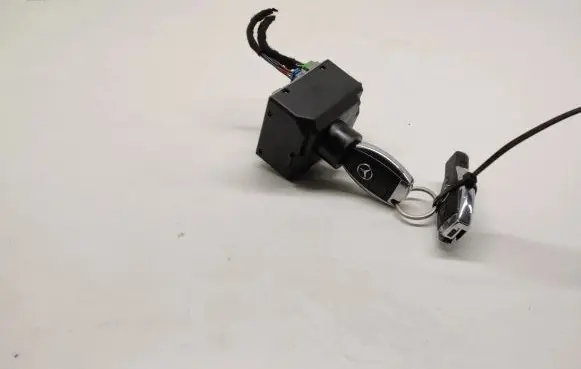 Mercedes-Benz A W176 Ignition lock A2469051402 10046417 5189995441406123