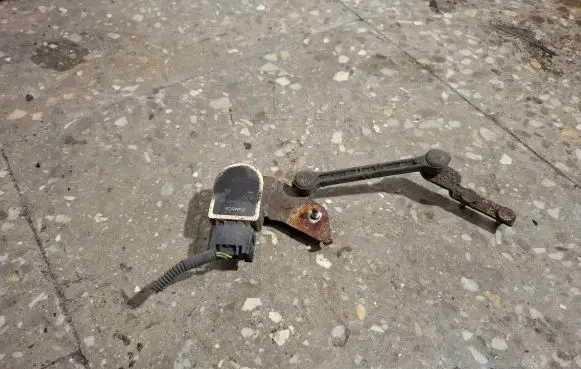 Volvo V60 Front height sensor lever 8G9N5A955 8G9N30492AA