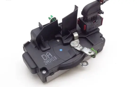 Opel Vectra B Front door lock 24414110