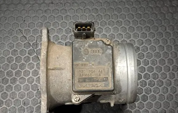 Audi A4 S4 B5 8D Mass air flow meter 037906461B