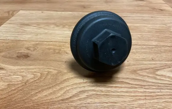 Volkswagen PASSAT B6 Oil filter cover 038117061