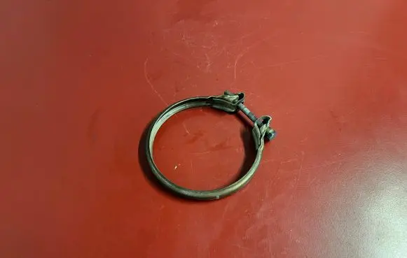 BMW X6 G06 Muffler pipe connector clamp 8612537