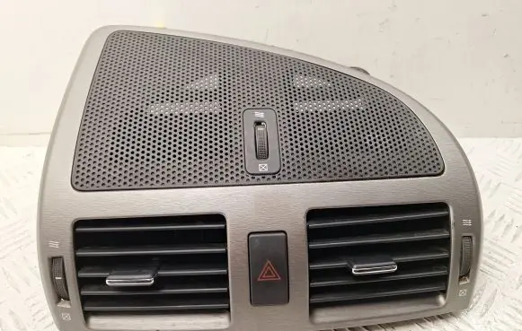 Toyota Avensis T270 Dash center air vent grill 5567005130 5567005090