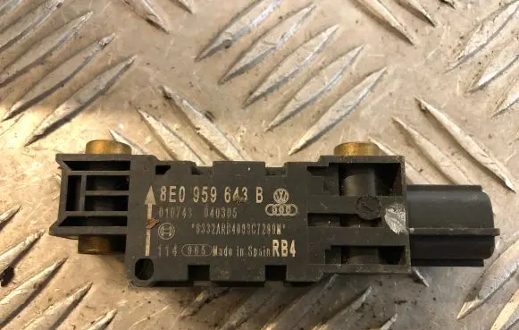 Audi A4 S4 B6 8E 8H Airbag deployment crash/impact sensor 8E0959643B 040305 010743