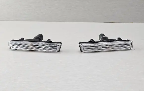 BMW 7 E38 Front fender indicator light 7165845 7165846 63137165845