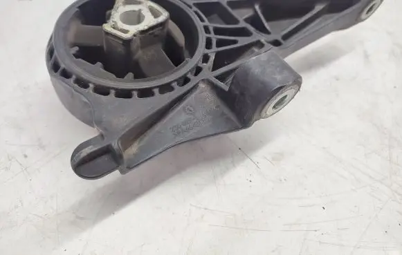 Chevrolet Cruze Engine mount bracket 13248609