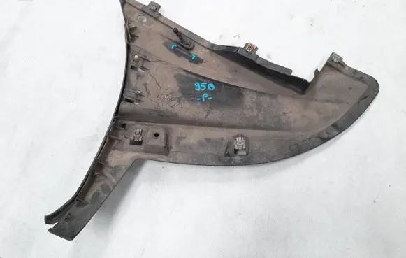 Front wheel arch liner splash guards