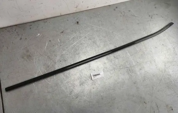 BMW X5 E70 Front door glass trim molding 51337136966 51337208586 7136966