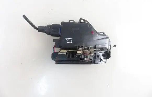 Volkswagen Touran I Front door lock 