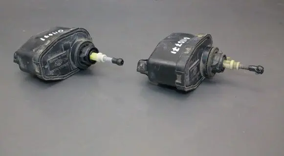Volkswagen PASSAT B4 Headlight level adjustment motor 357941295