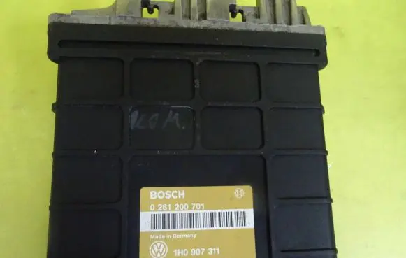 Volkswagen Golf III Engine control unit/module 0261200701 1H0907311