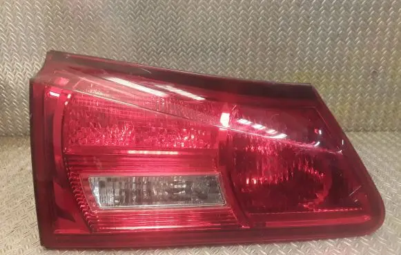Lexus IS 220D-250-350 Tailgate rear/tail lights