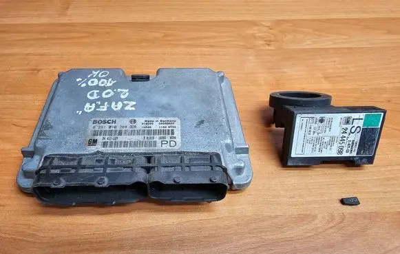 Opel Zafira A Engine control unit/module 0281010268 24417169 28SA9999
