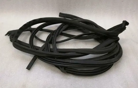Aston Martin Vantage III Front door rubber seal 6G33L20708AC