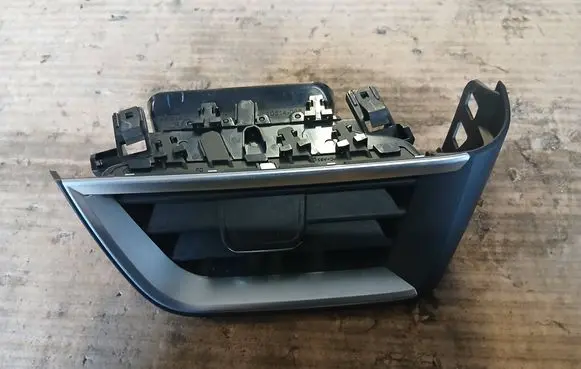 Renault Clio V Dashboard side air vent grill/cover trim 687608207R 03122019 1051400001