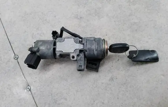 Toyota Avensis T250 Ignition lock 