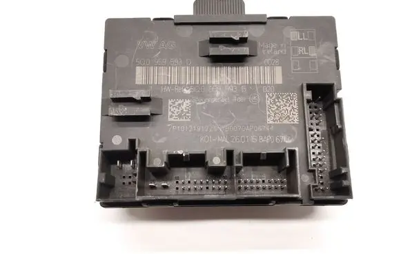 Volkswagen PASSAT B8 Door control unit/module 5Q0959593B