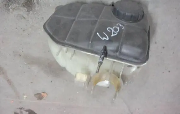 Mercedes-Benz C W203 Coolant expansion tank/reservoir 2035000049