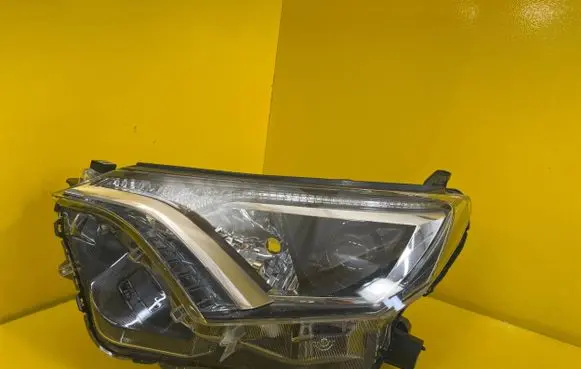 Toyota RAV 4 (XA40) Headlight/headlamp STANLEY42-84