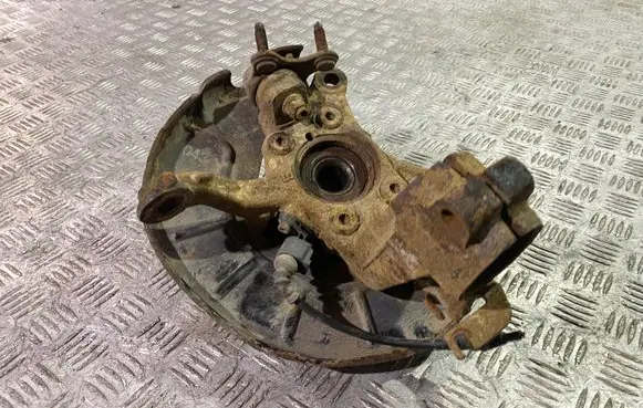 Volkswagen Golf V Front wheel hub