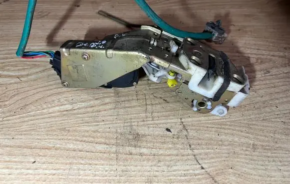 Mazda Demio Front door lock