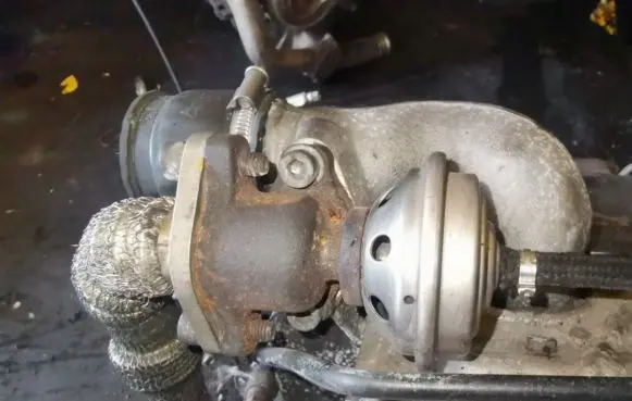 Volkswagen PASSAT B5 EGR valve 028131501e 98t064