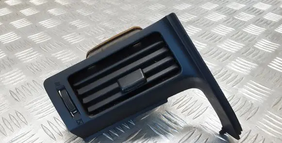 Toyota Verso Dash center air vent grill 556800F040